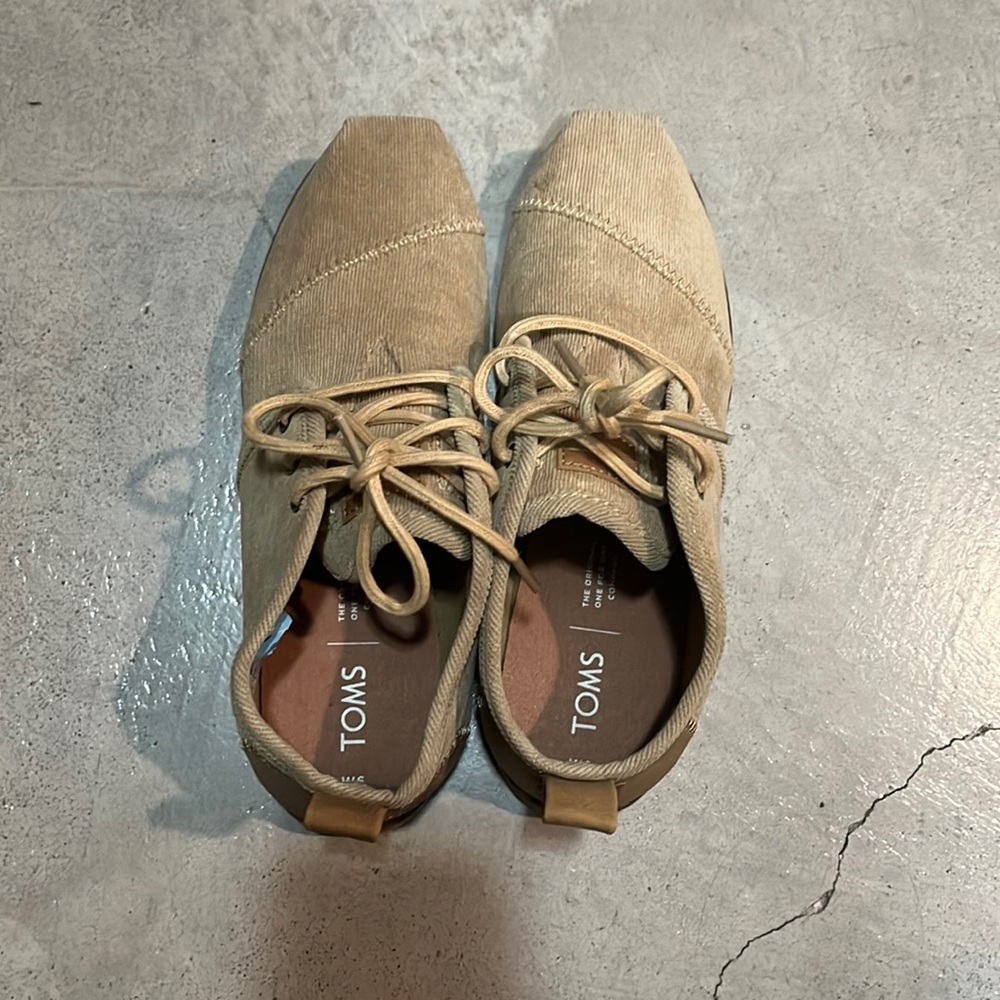 NWOT Toms corduroy high tops. Never worn size 6